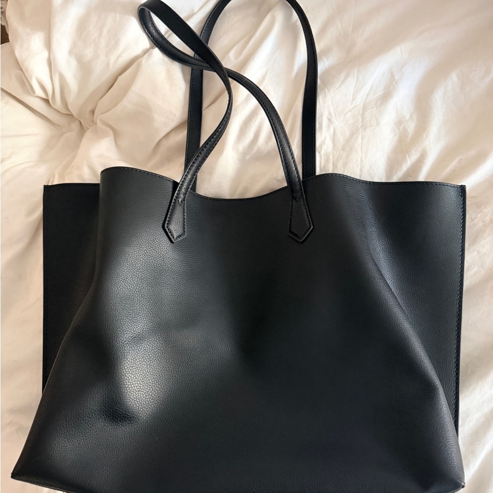 Quince Elegant Black Leather Tote Bag
